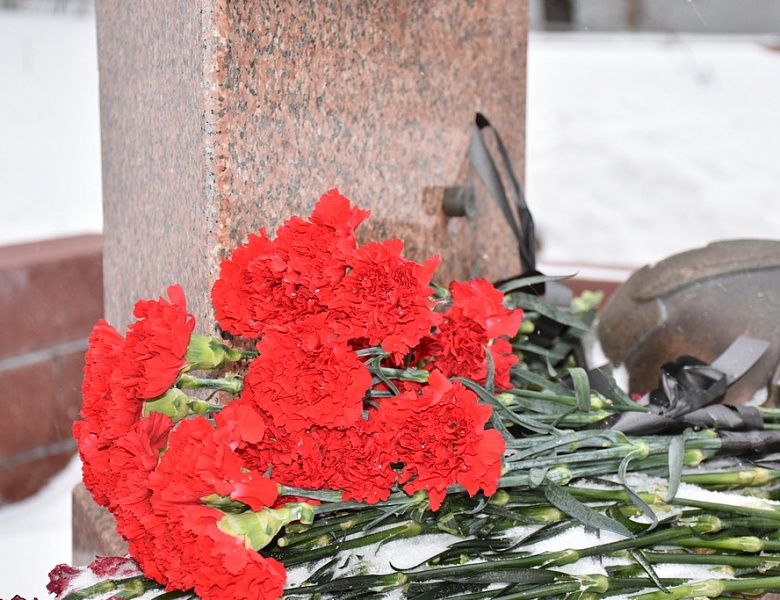 Памяти павших достойны...